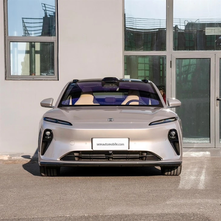 NIO Debuts ET5 Touring
